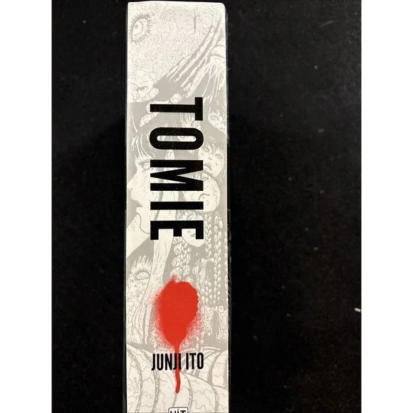 Junji Ito Tomie Hardcover VIZ Media Manga Horror Graphic Novel English - Picture 3 of 4